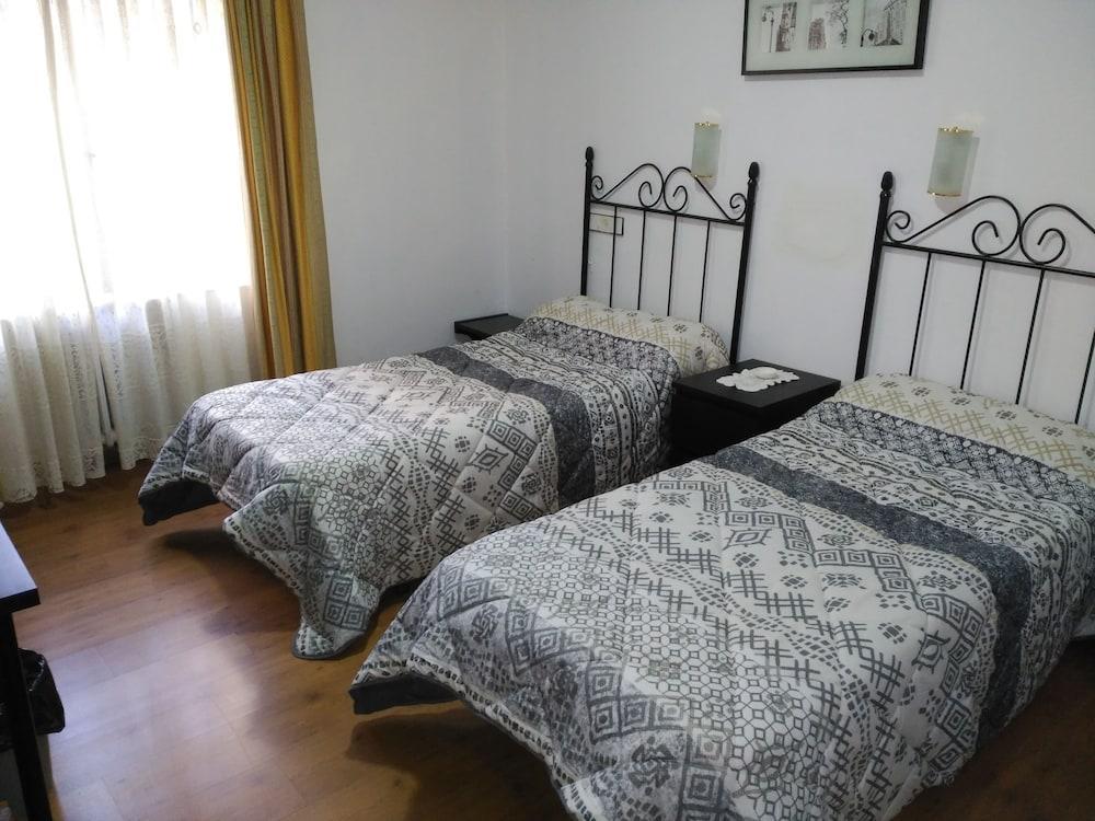 Hotel Vaqueros Langreo Buitenkant foto