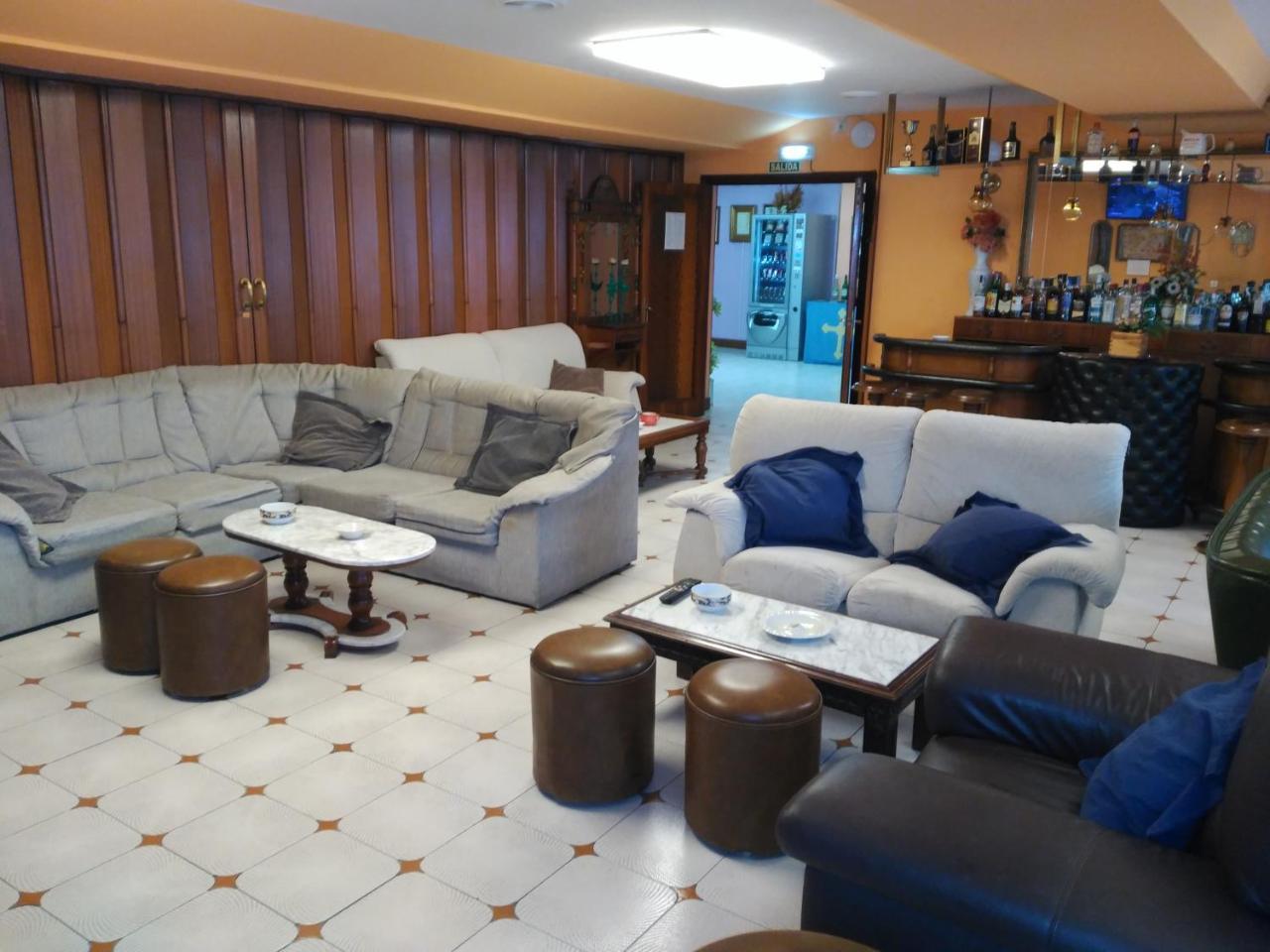 Hotel Vaqueros Langreo Buitenkant foto