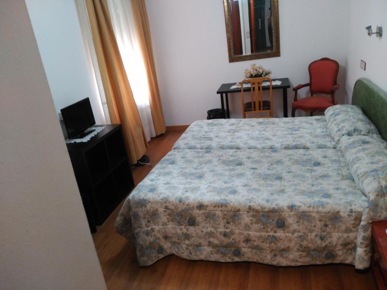 Hotel Vaqueros Langreo Buitenkant foto